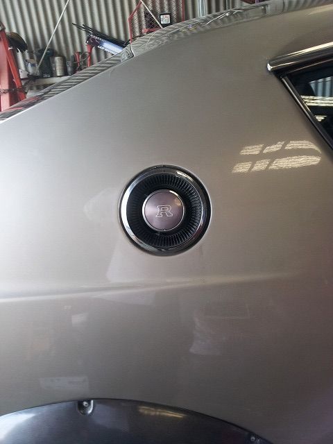 M s 日産 GC110 ケンメリ GT-R 2ドア 1972-1977 Colin project Rマークエンブレム クォーターパッチ 右側 コーリン 社外 パーツ 部品 スカイライン QQQQ-805NS0725 要在庫