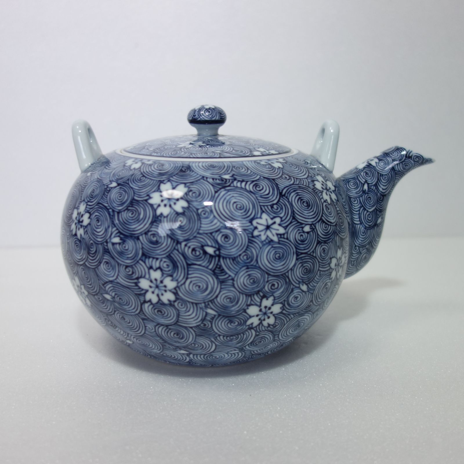 未使用／箱あり】 有田焼／其泉窯 急須・湯呑5客 2170 其泉 賞美堂