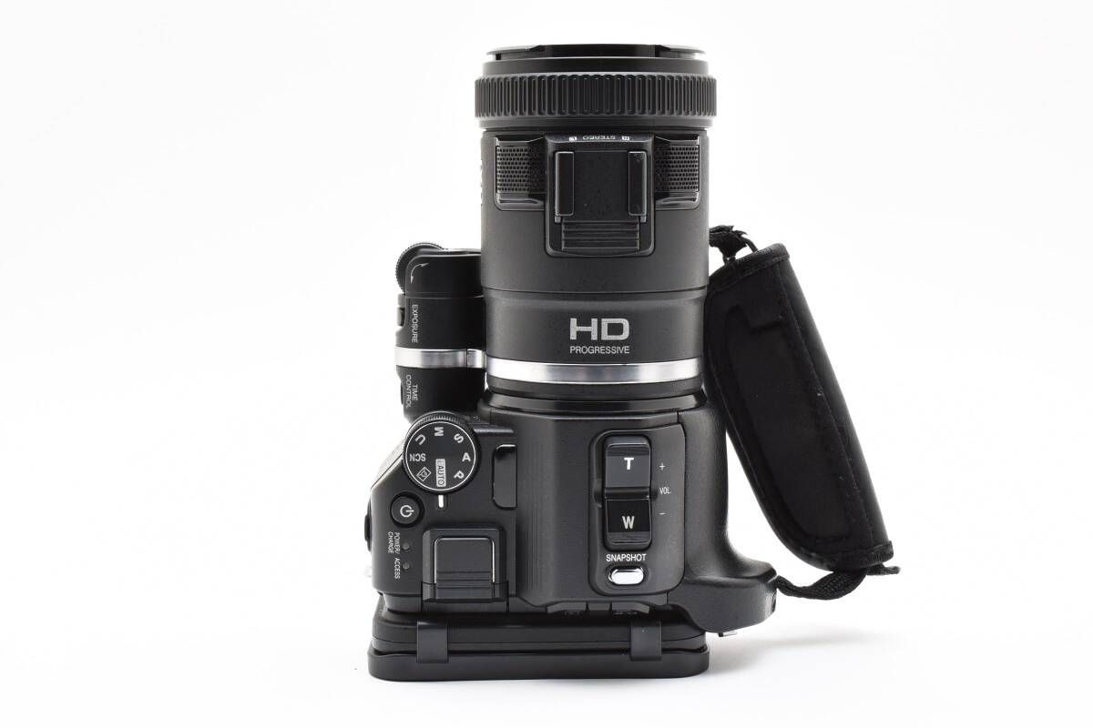 JVC HDビデオカメラ GC-P100-B 充電器付き JVC HDビデオカメラ GC-P100-B 充電器付き ☆極上品☆JVC GC-