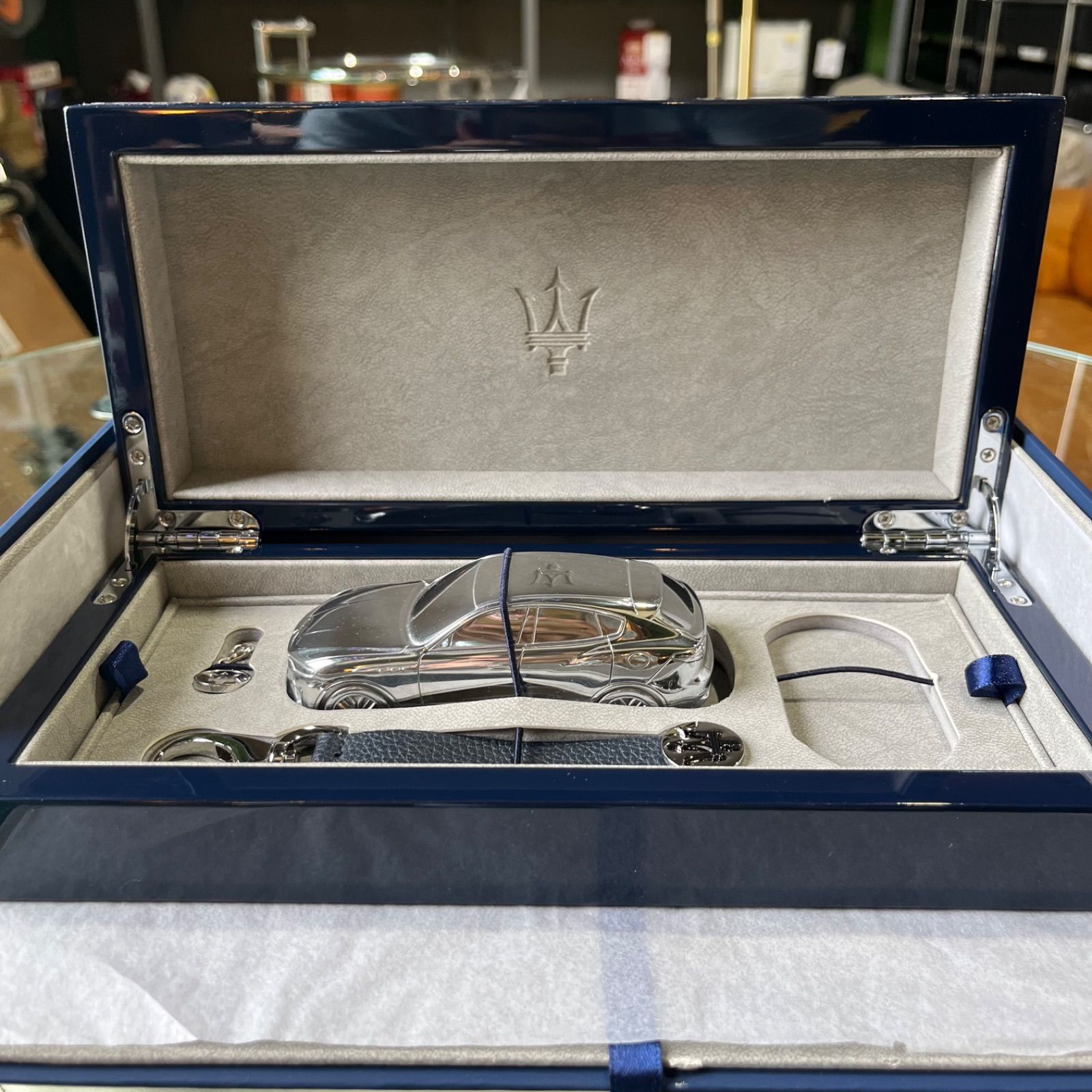 純正 正規品 マセラティ クアトロポルテ シルバー ミニカー