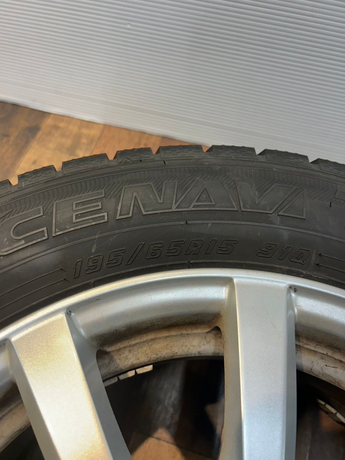 h9330 195/65R15 ravrion 6J +53 114.3 5H 4本 スタッドレス 