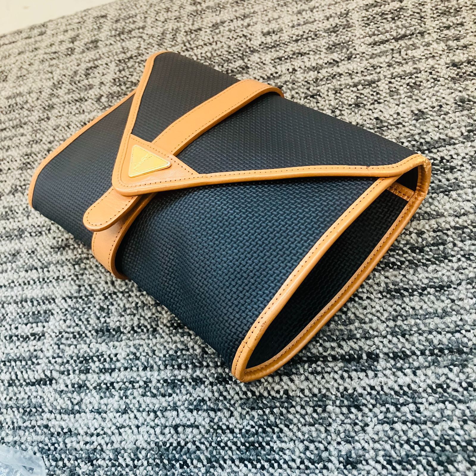 YVES SAINT LAURENT イヴ サン ローラン PVC レザー クラッチバッグ X2110