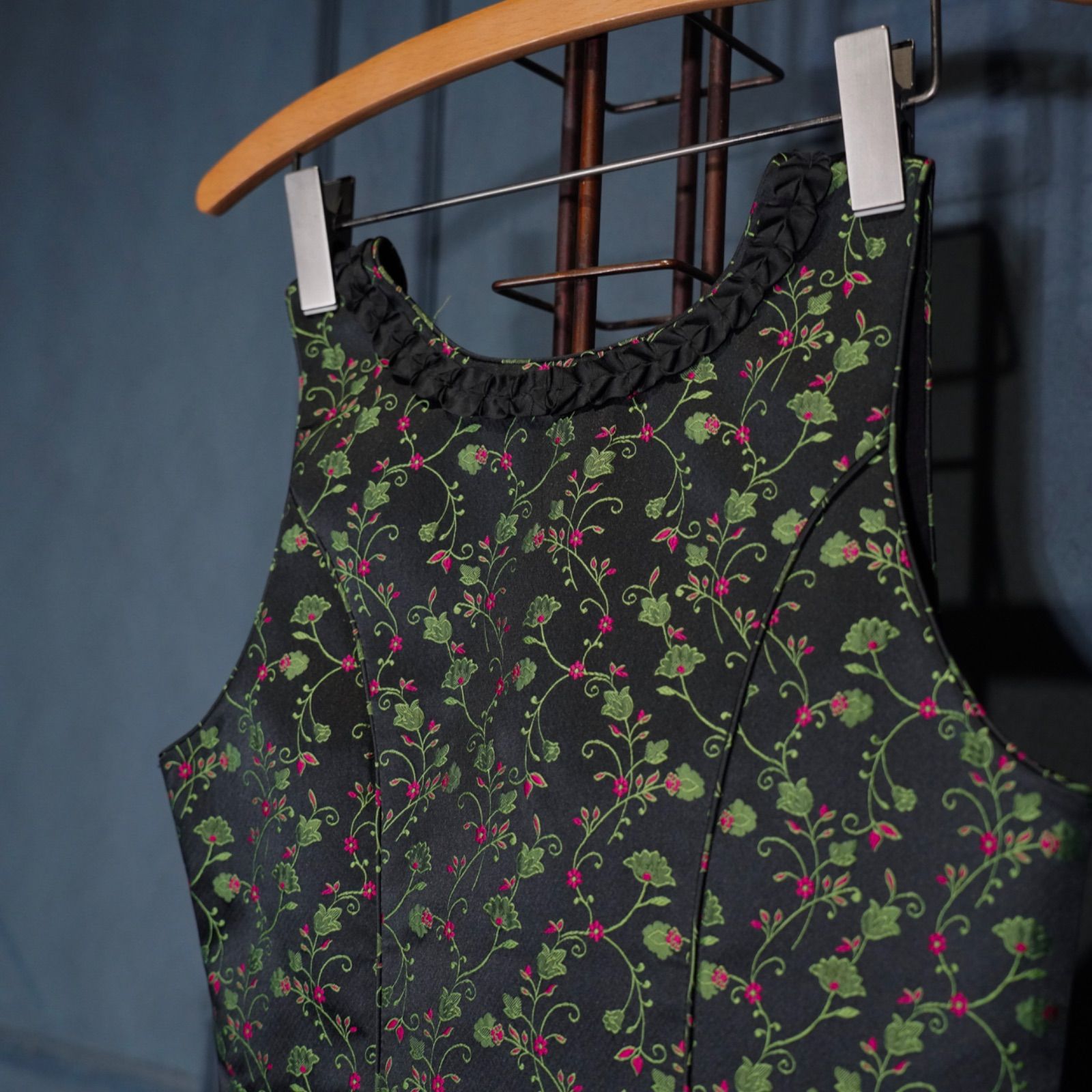 EU VINTAGE WENGER FLOWER EMBROIDERY JACQUARD DESIGN CORSET LIKE TYROLEAN VEST|ヨーロッパ古着お花ジャガード刺繍デザインコルセット風チロリアンベスト WWW_MORNINGWALKER_COM