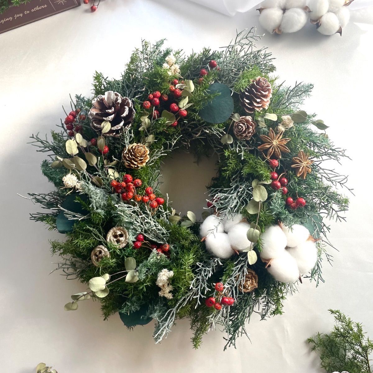大きめ プリザーブドフラワー＊ふんわり針葉樹クリスマスリース 冬の彩り