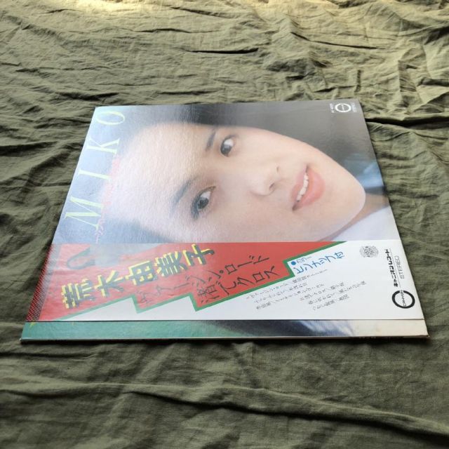 荒木由美子 ヴァージン・ロード / 渚でクロス LP Amazon.co.jp: ヴァージン・ロード/渚でクロス: ミュージック