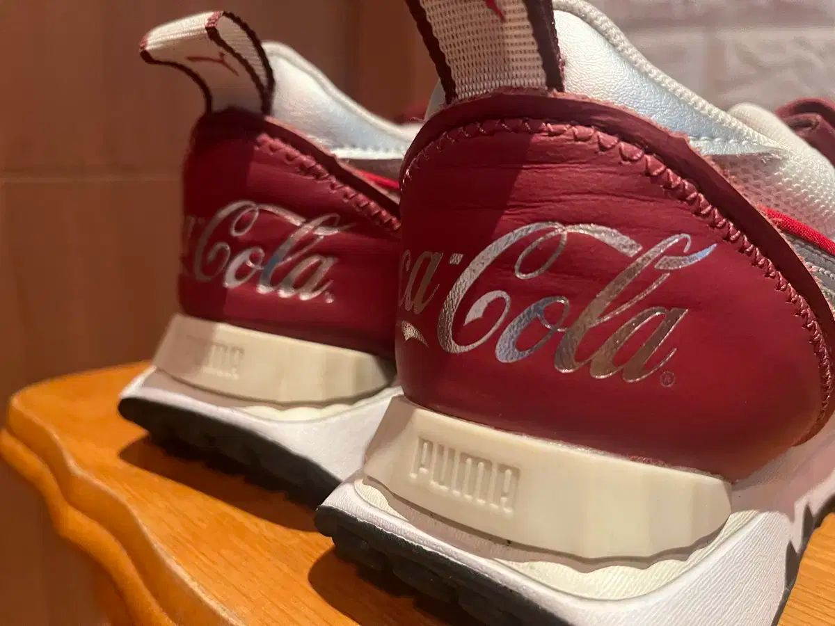 PUMA プーマ x コカコーラ ライダー FV 強烈な レッド