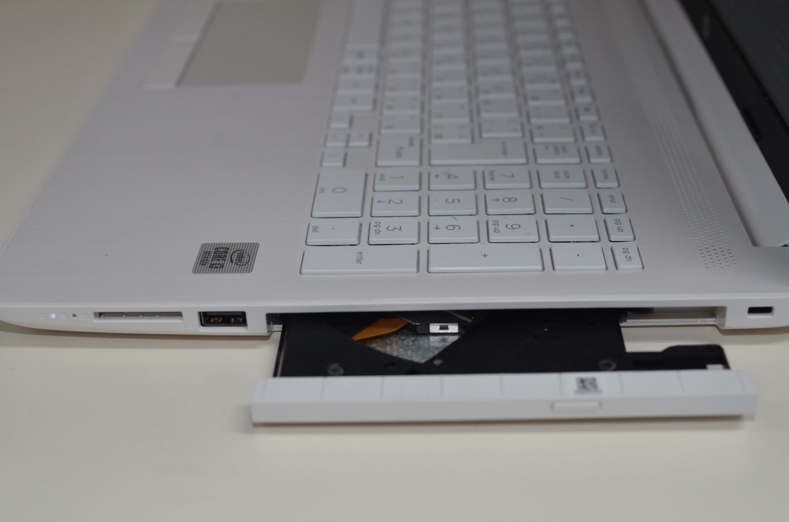 中古良品ノートパソコン HP Laptop 15-da2021TU Windows11+office core 