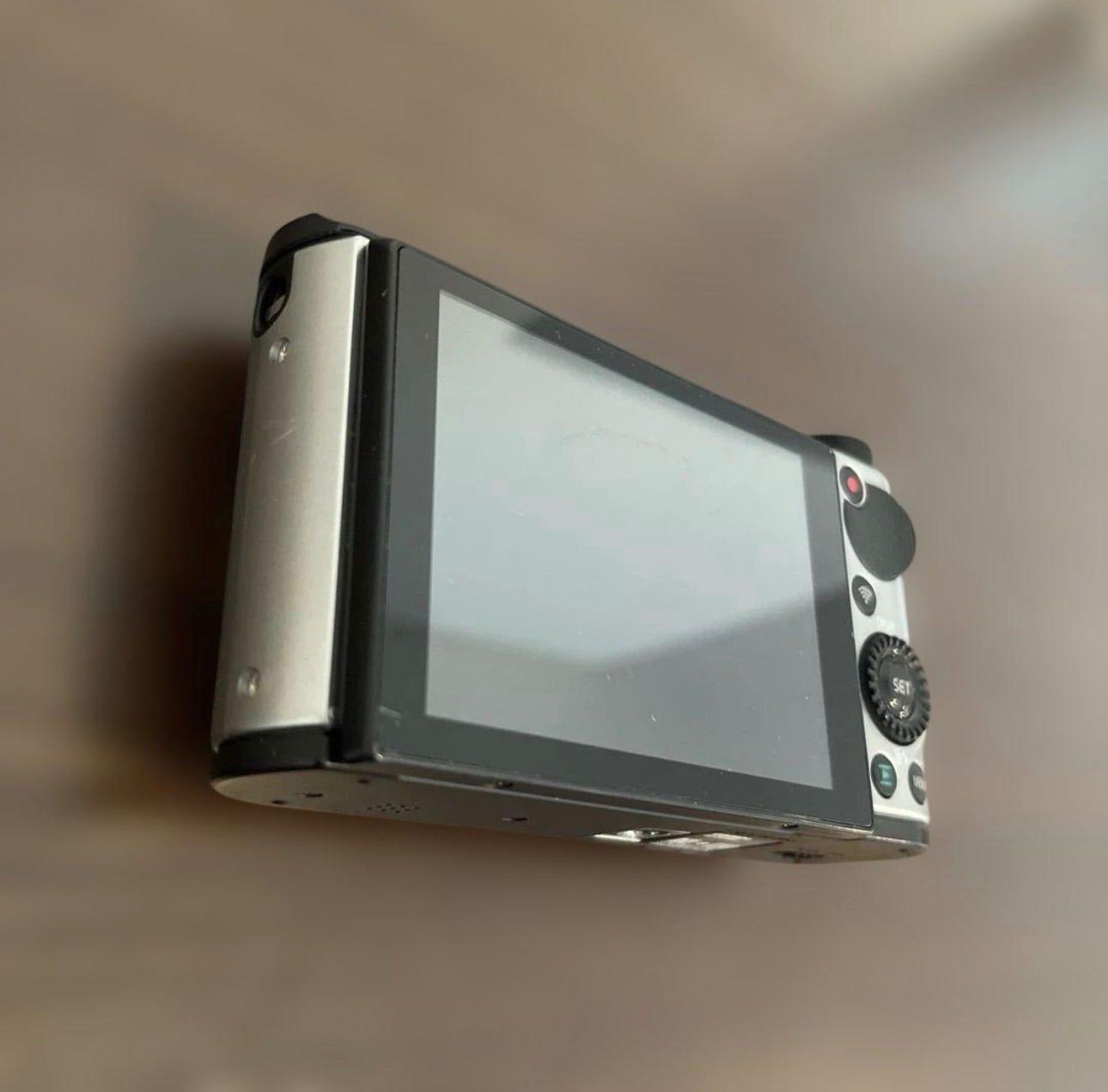 4686 CASIO Exilim ZR1600 シルバー デジカメ CASIO EXILIM EX-ZR1600