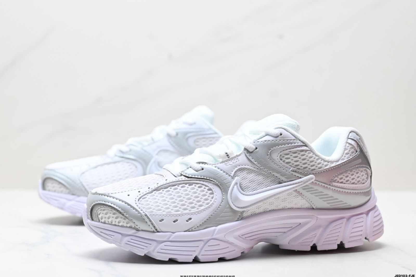 ナイキ 快適でユニバーサルな滑り止め性能があり