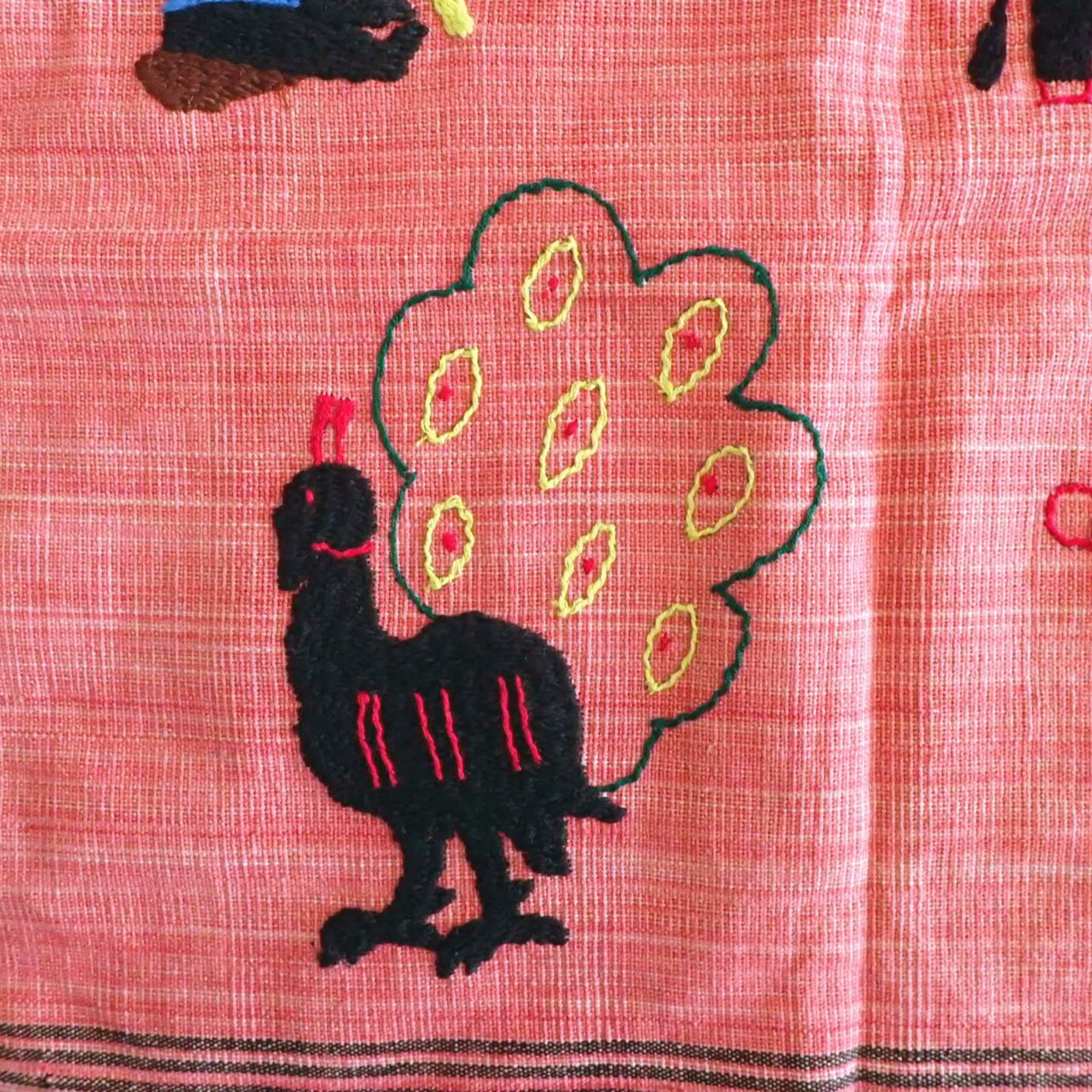 ナガ族手刺繍ブランケット・コーラルピンク - gururi［ぐるり］世界の
