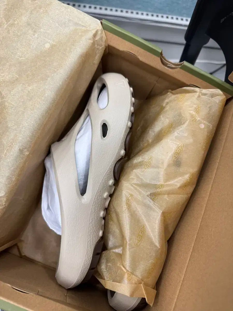 KEEN キーン シャンティ スリッパ keen