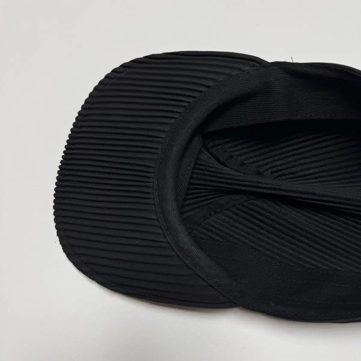 ISSEY MIYAKE(イッセイミヤケ) ホメプリツェ プリーツ キャップ ブラック