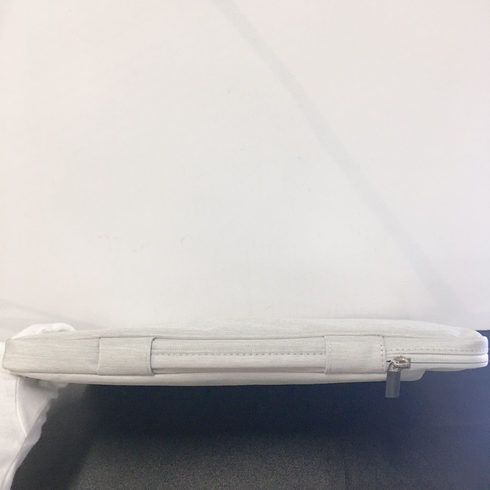 【美品】Ferkurn パソコンケース ビジネスバッグ 14インチ ホワイト 美品】Ferkurn パソコンケース ビジネスバッグ 14インチ ホワイト