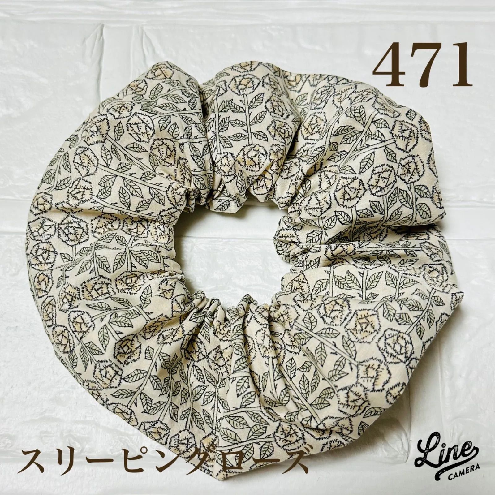 リバティスリーピングローズシュシュ　ベージュ系　定番柄　ハンドメイド
