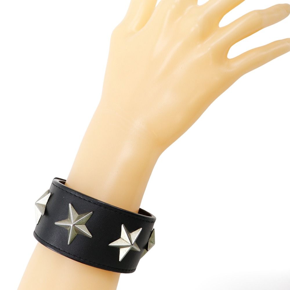 GIVENCHY スタースタッズ レザー ブレスレット GIVENCHY ブラック