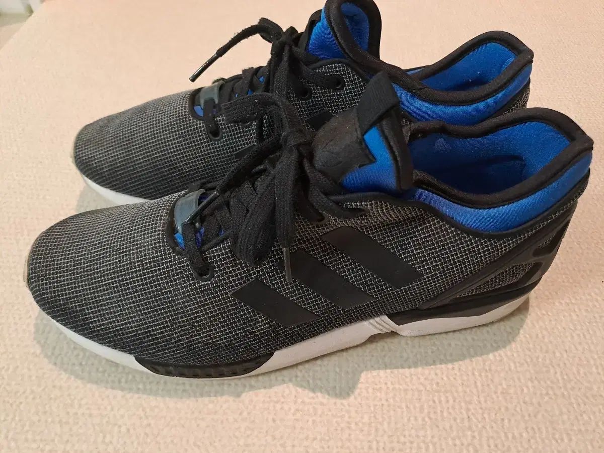 雷市場（ポンジャン）商品韓国直送】 275 adidas(アディダス) フラックス