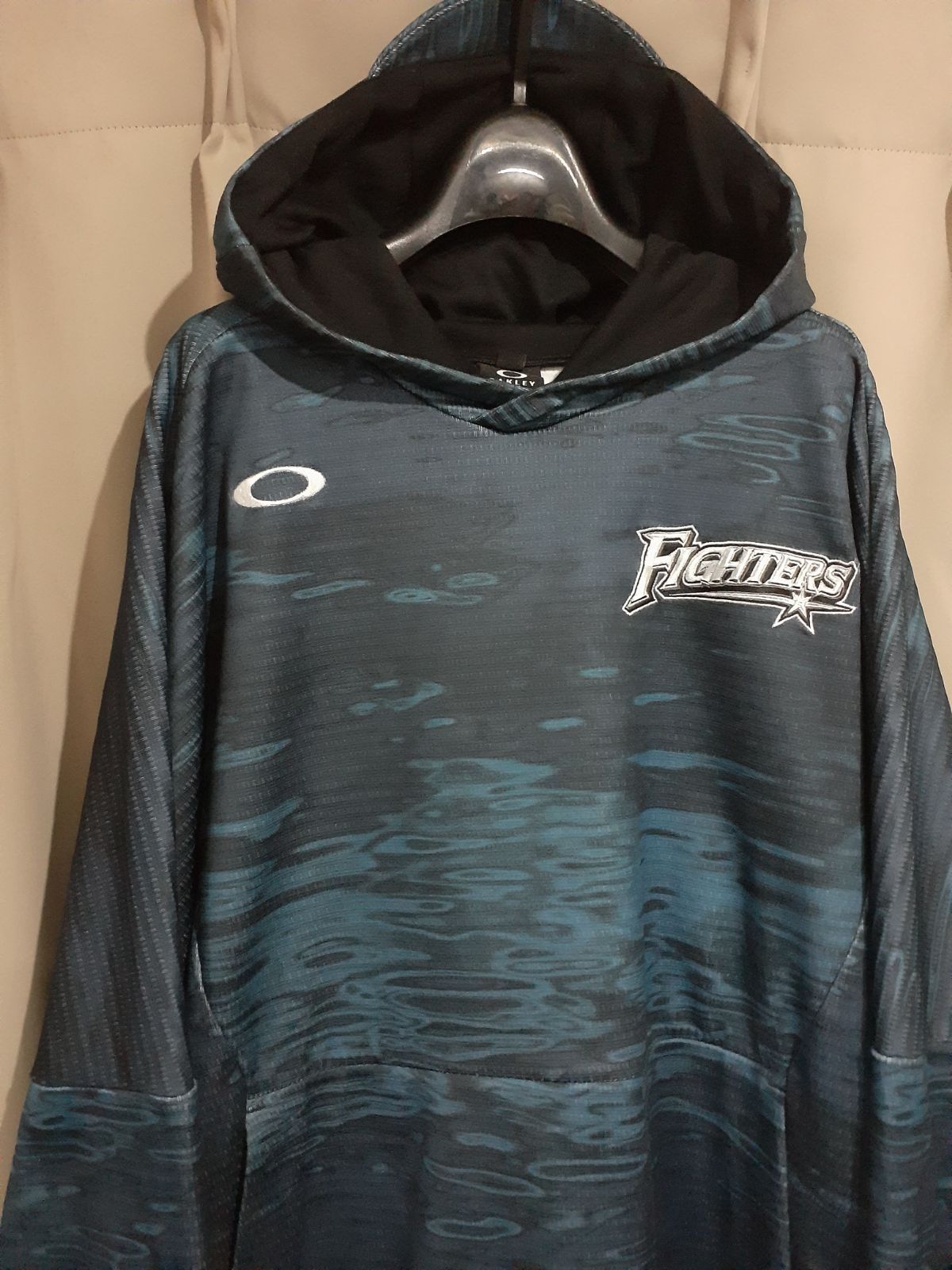 日本ハム オークリーパーカー