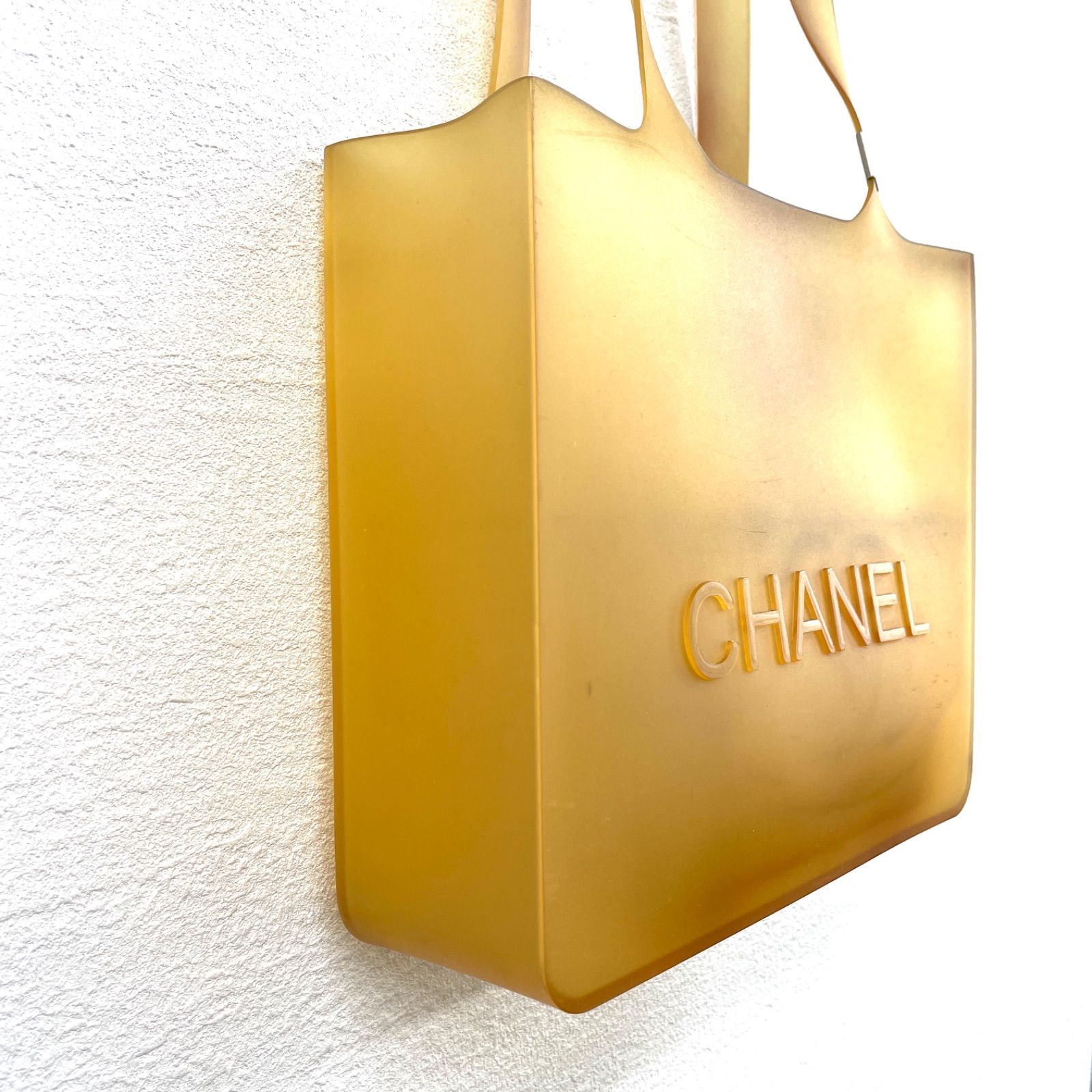 CHANEL シャネル ラバートートバッグ イエロー系 ロゴ - メルカリ