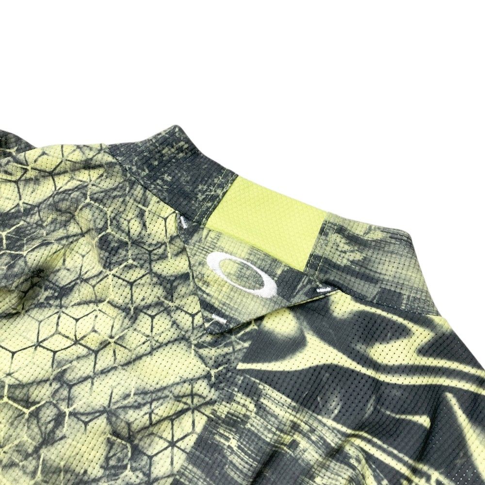 サイズ：L OAKLEY オークリー 2023年モデル ハイネック半袖Tシャツ スカル 総柄 グリーン系 [240101214720] ゴルフウェア メンズ ストスト サイズ：L OAKLEY オークリー 2023年モデル ハイネック半袖T