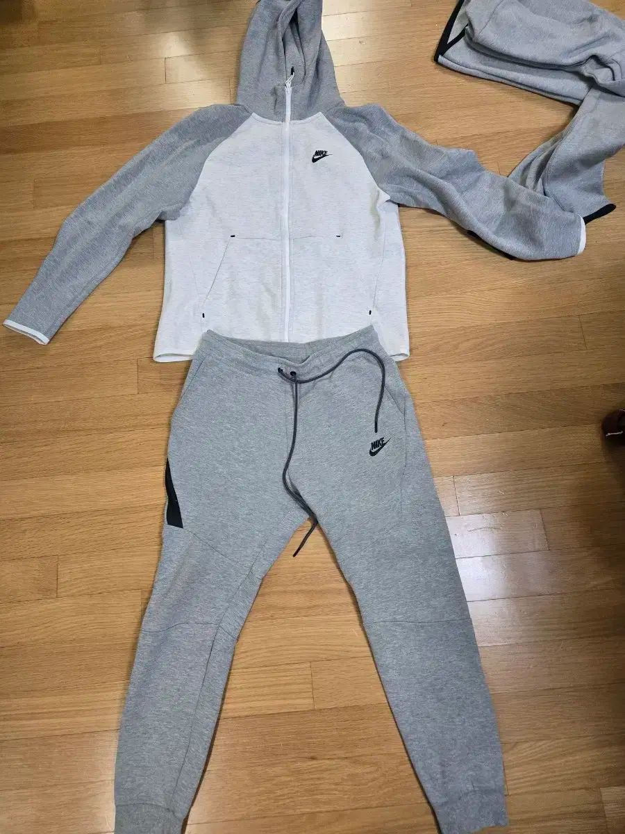 Nike(ナイキ） テックフィット トップス 2 （ L ） ボトムス 1 M セットとして 出品