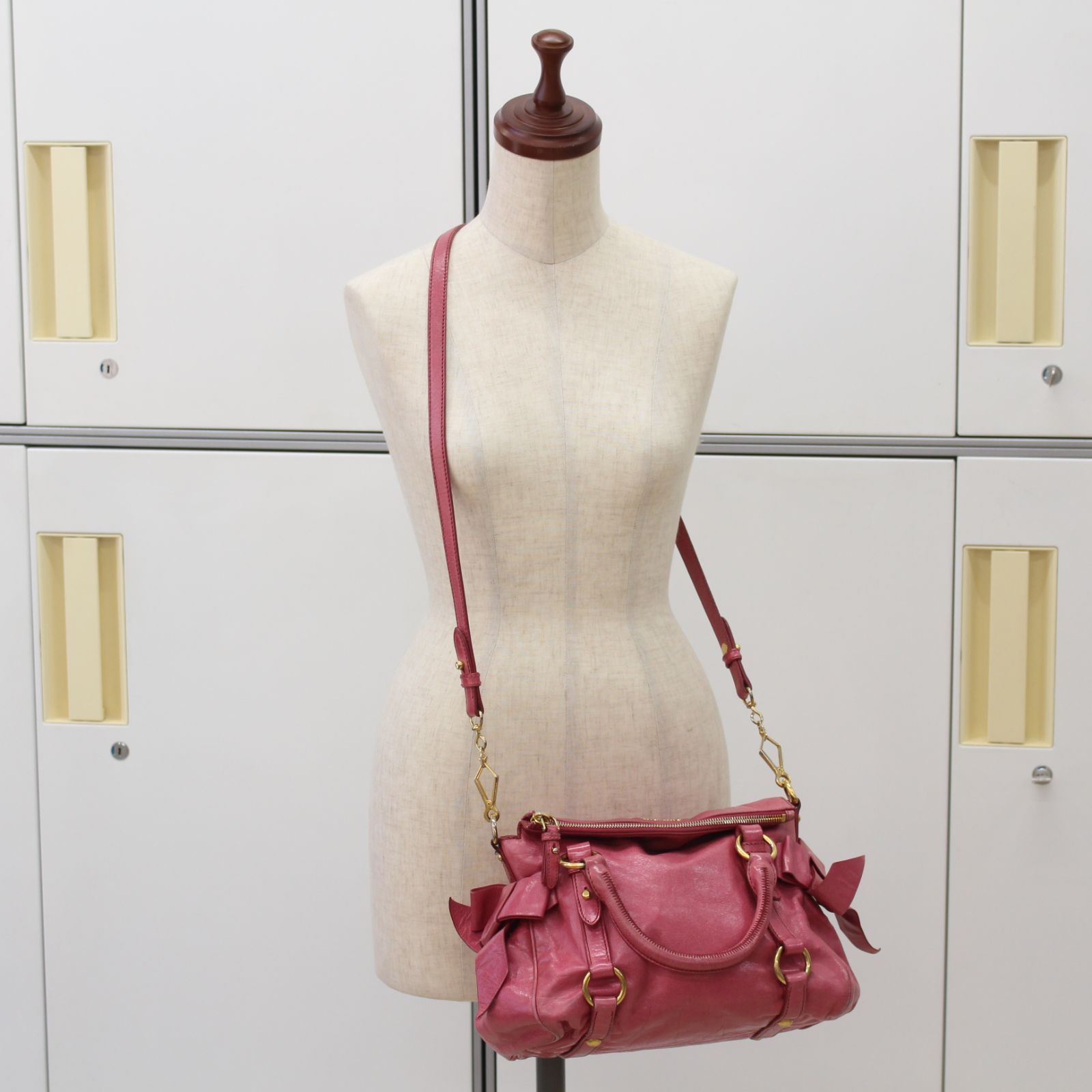 ミュウミュウ　２WAYバッグ A932】miu miu 2wayバッグ レザー ピンク リボン ミュウミュウ