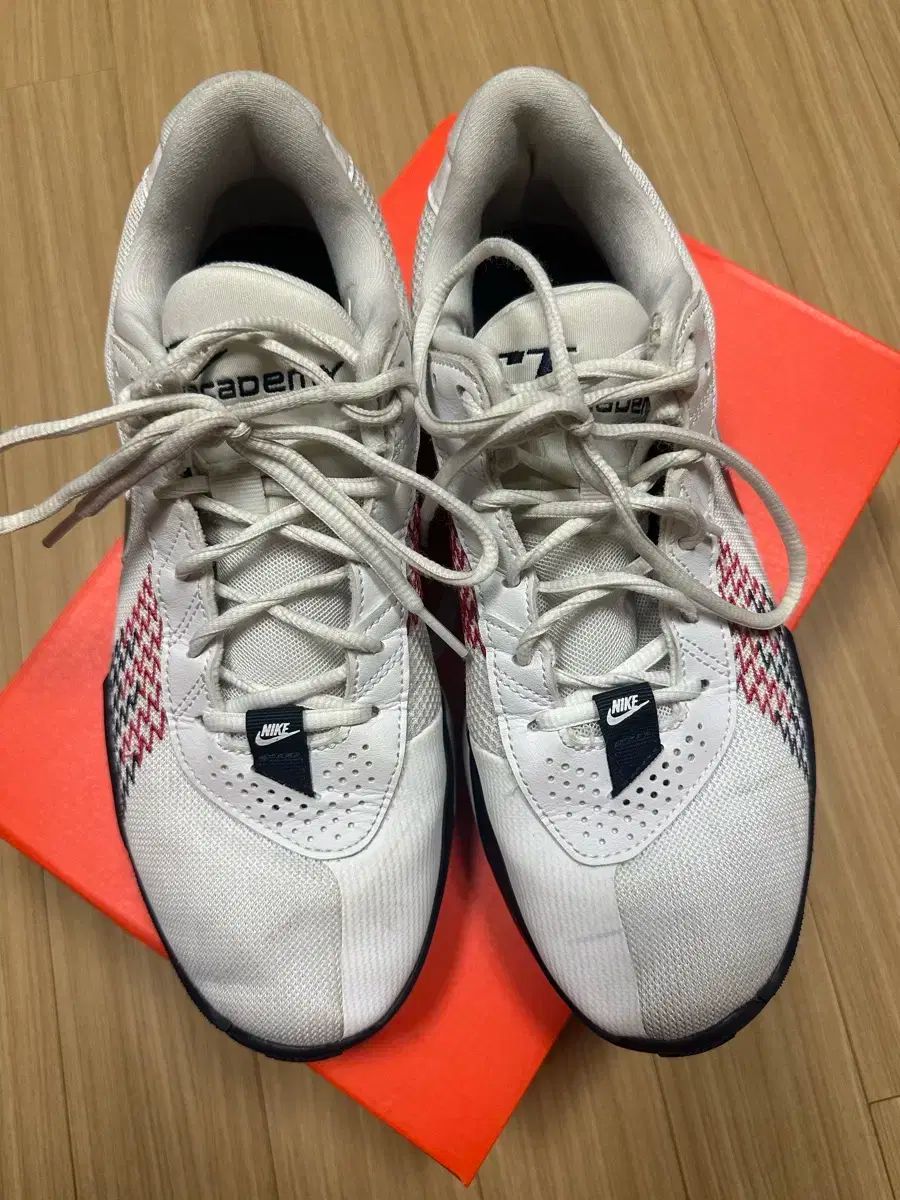 ナイキ GTカット アカデミー 275