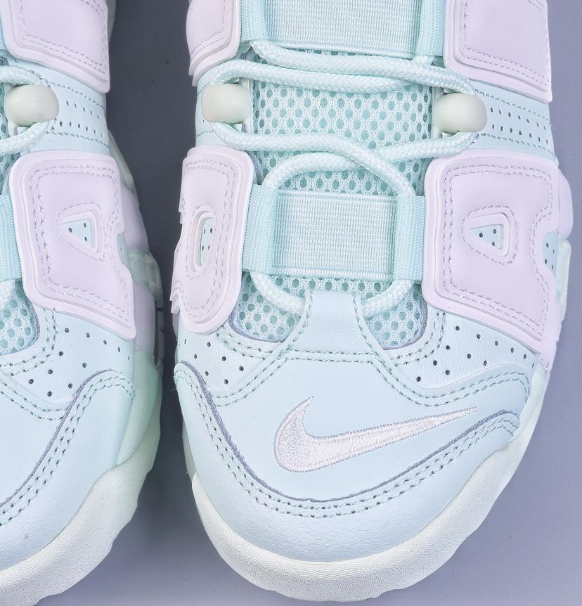 新品 未使用 NIKE エア モアアップテンポ 917593-300 レディース 