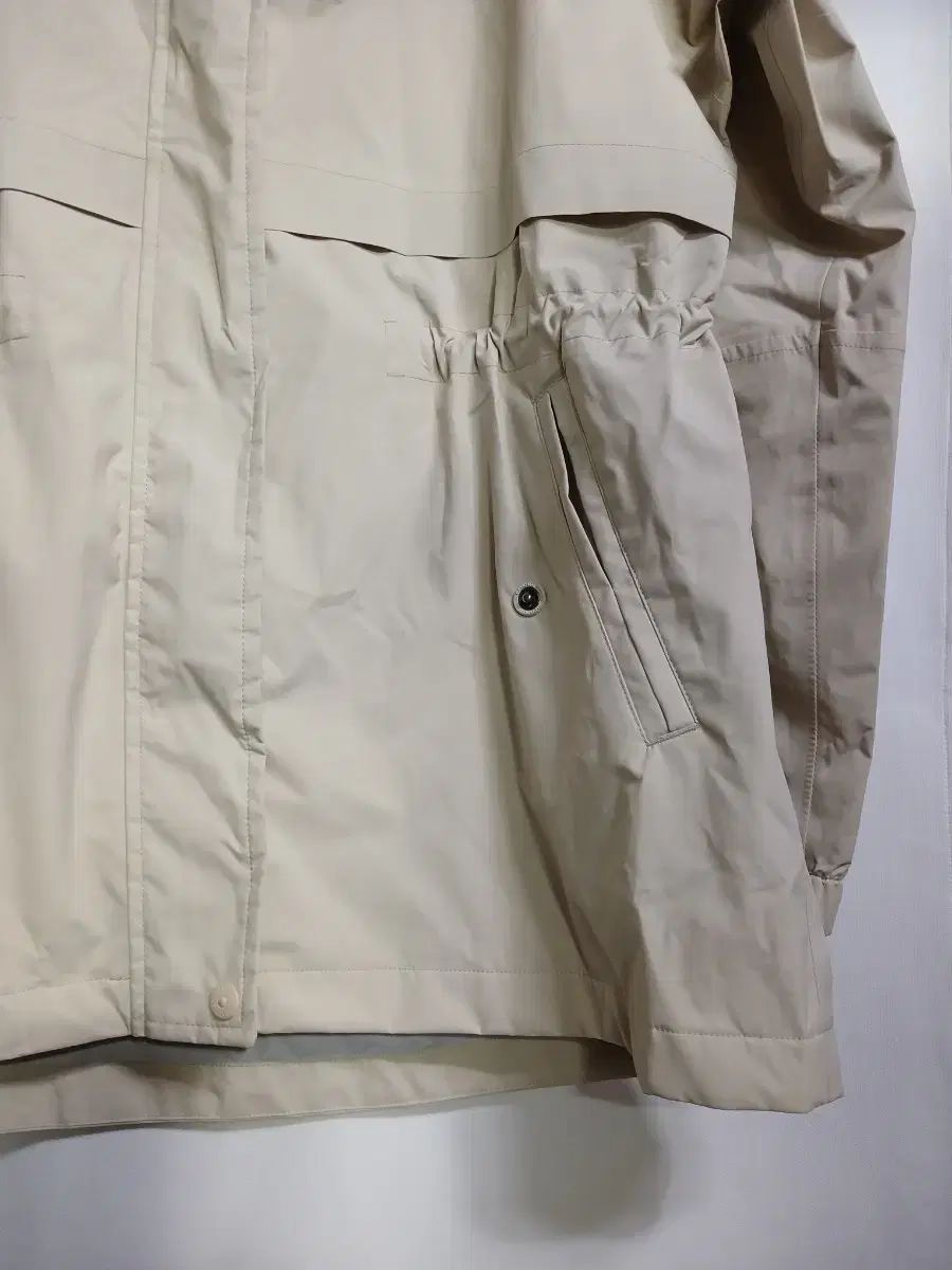 ナショナルジオグラフィック ベージュ フード付き マウンテンパーカー アウター