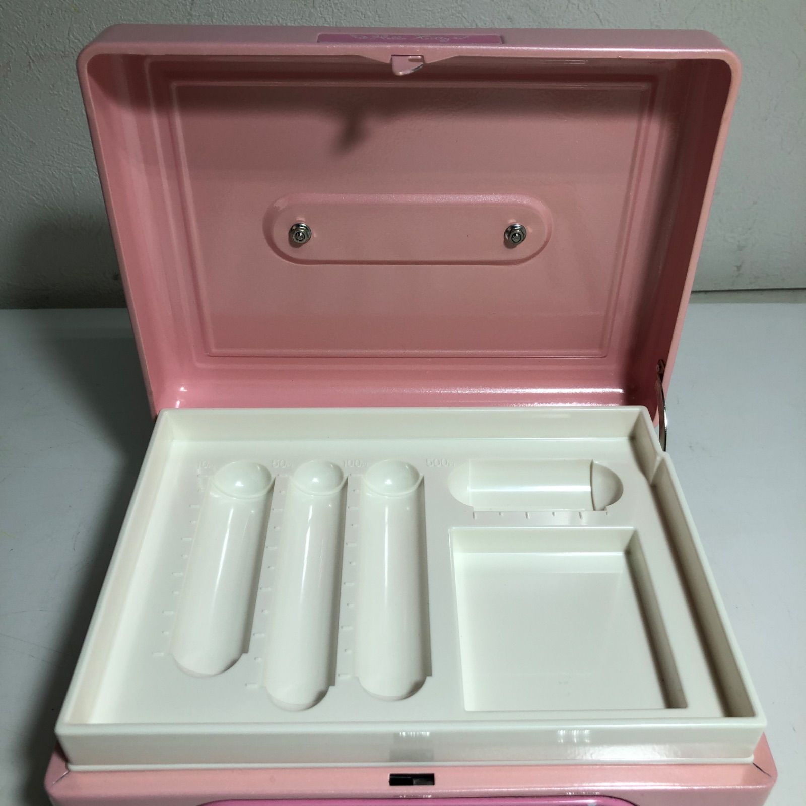 ☆Sanrio サンリオ ハローキティ 金庫 貯金箱 鍵付き 未使用品