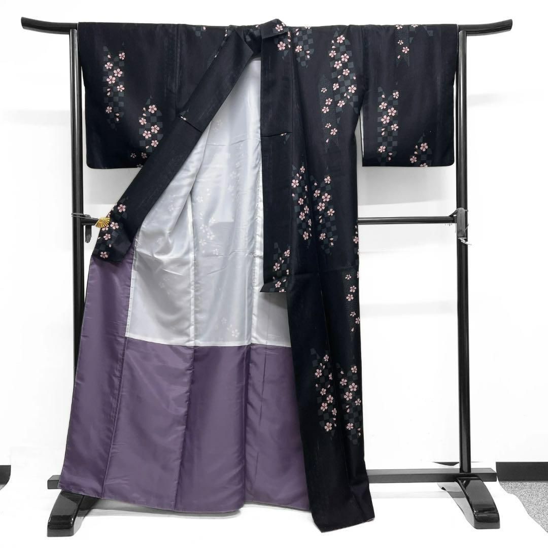 小紋　洗える着物　桜　市松　花びら　矢羽　麻の葉　縦縞　黒地　着物　023a d 小紋 洗える着物 桜 市松 花びら 矢羽 麻の葉 縦縞 黒地 着物