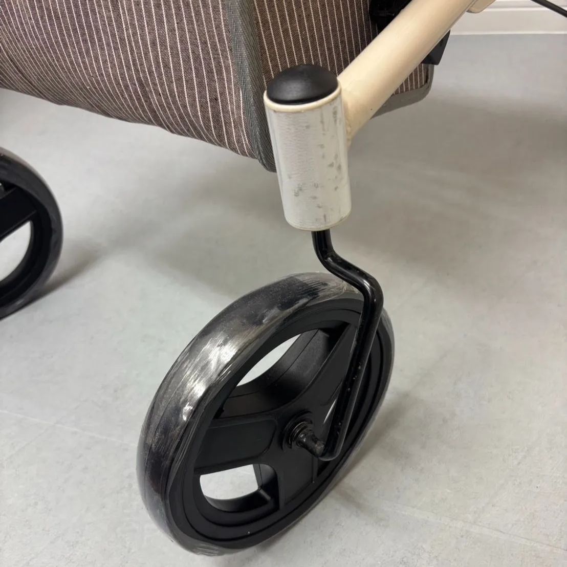 屋外用 四輪 歩行車 ショッピングターン 安寿 アロン化成 送料無料 ⑥ 四輪歩行車 ショッピングターン 安寿 アロン化成 歩行器 歩行