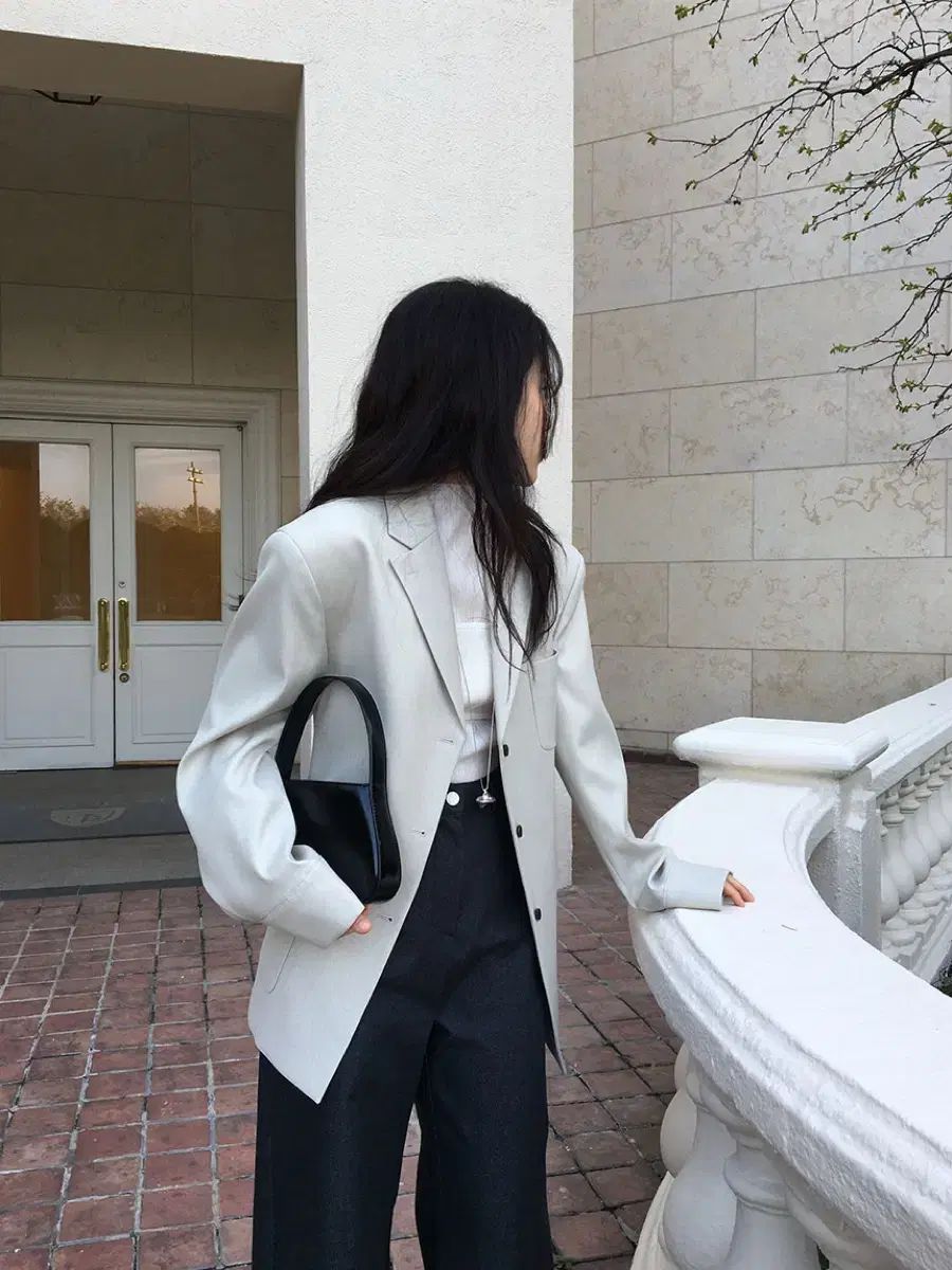 春 グレー
