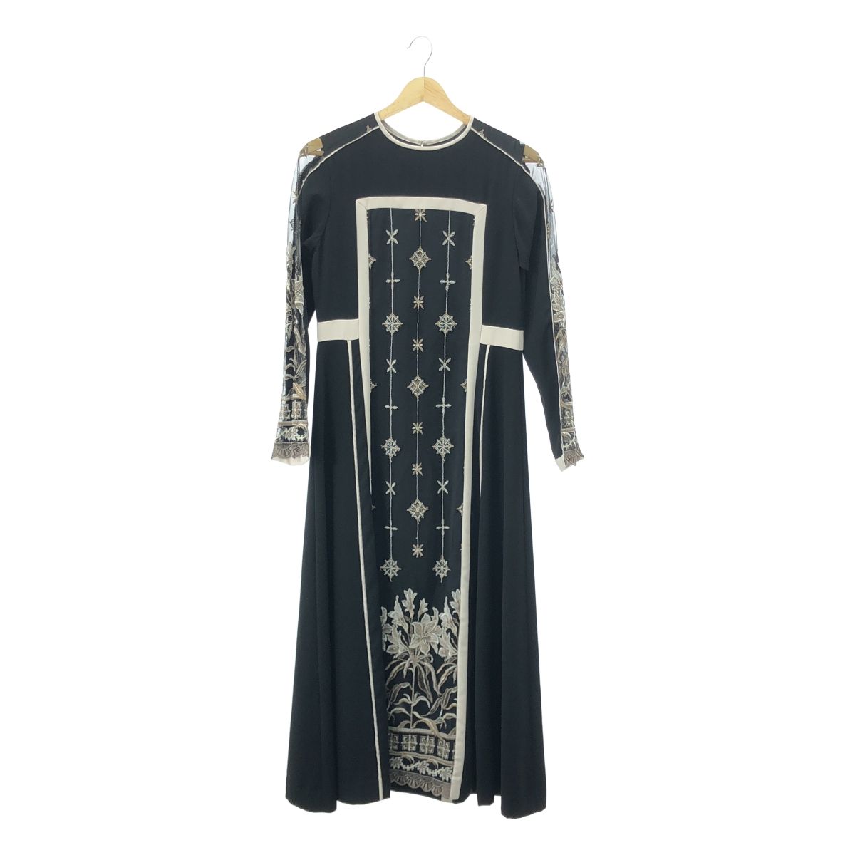 【MURRAL】新品未使用＊Framed flower dress ワンピース MURRAL（ミューラル）の「Framed flower knit dress（ワンピース