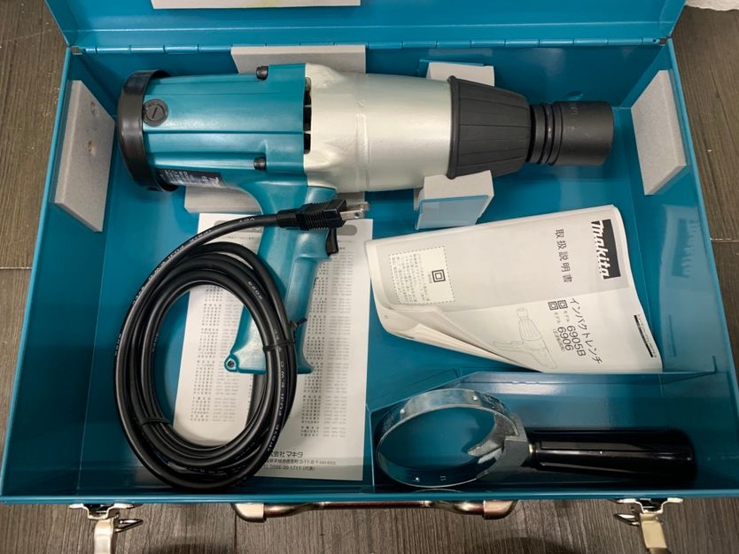 5☆大好評！ ▽ マキタ 6型 電動 インパクトレンチ 6906 200V ナット締め 自動車整備 整備工具 タイヤ交換 フローのある