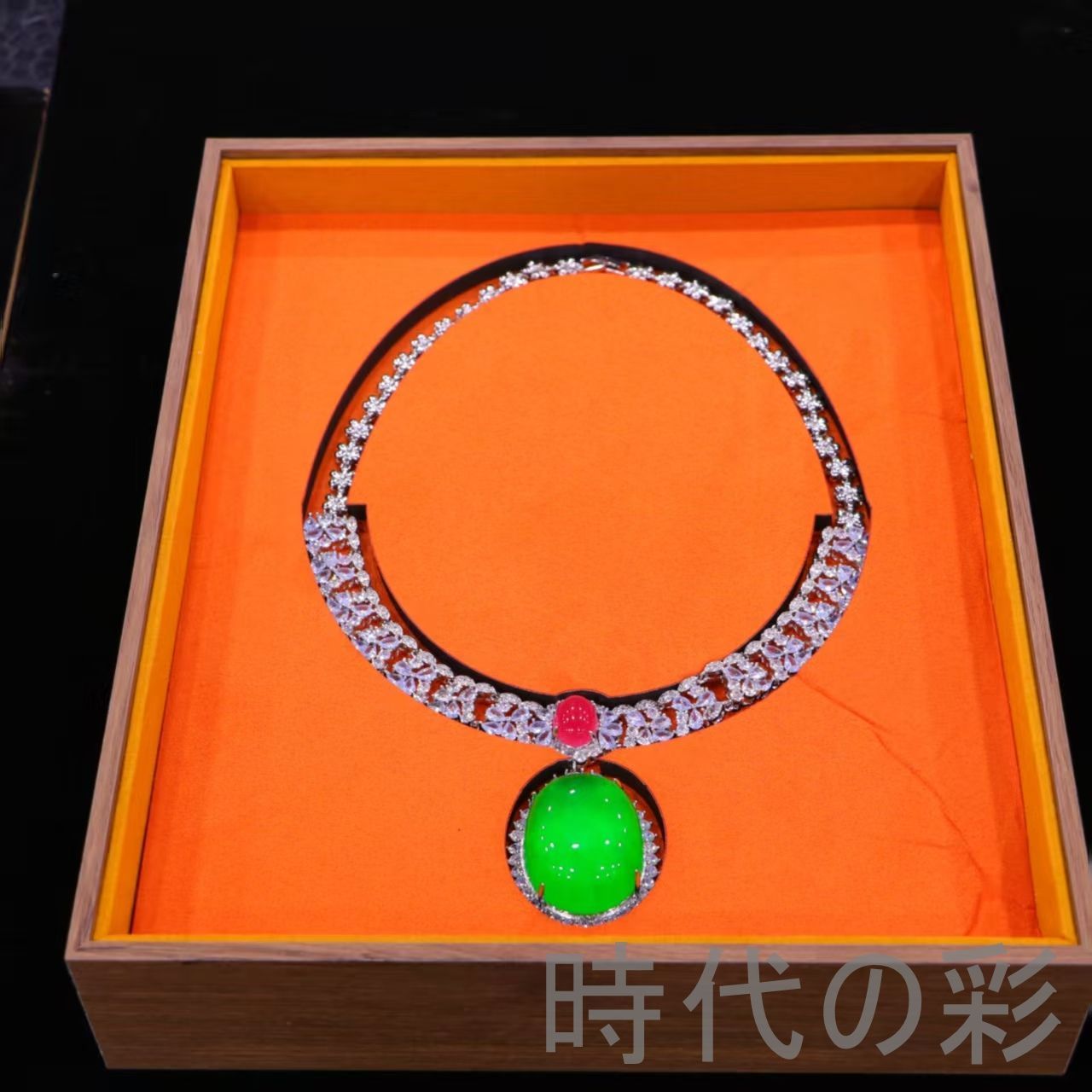 中国古美術 清代 高冰翡翠 宝石彫 旧家蔵 精工彫刻 共箱 唐物 アンティーク ジュエリー 装飾品 R07092722