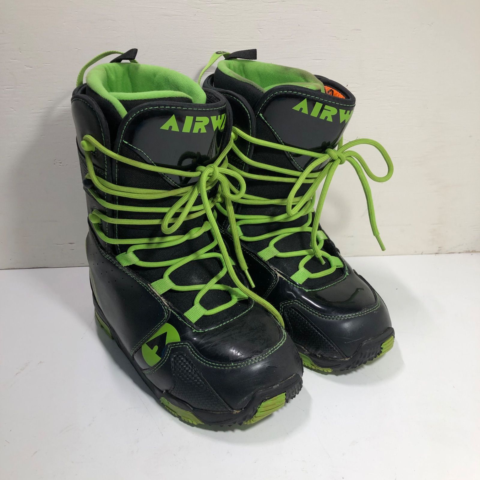 AIRWALKのスノーボードブーツ レディース 黒と緑 【公式通販】