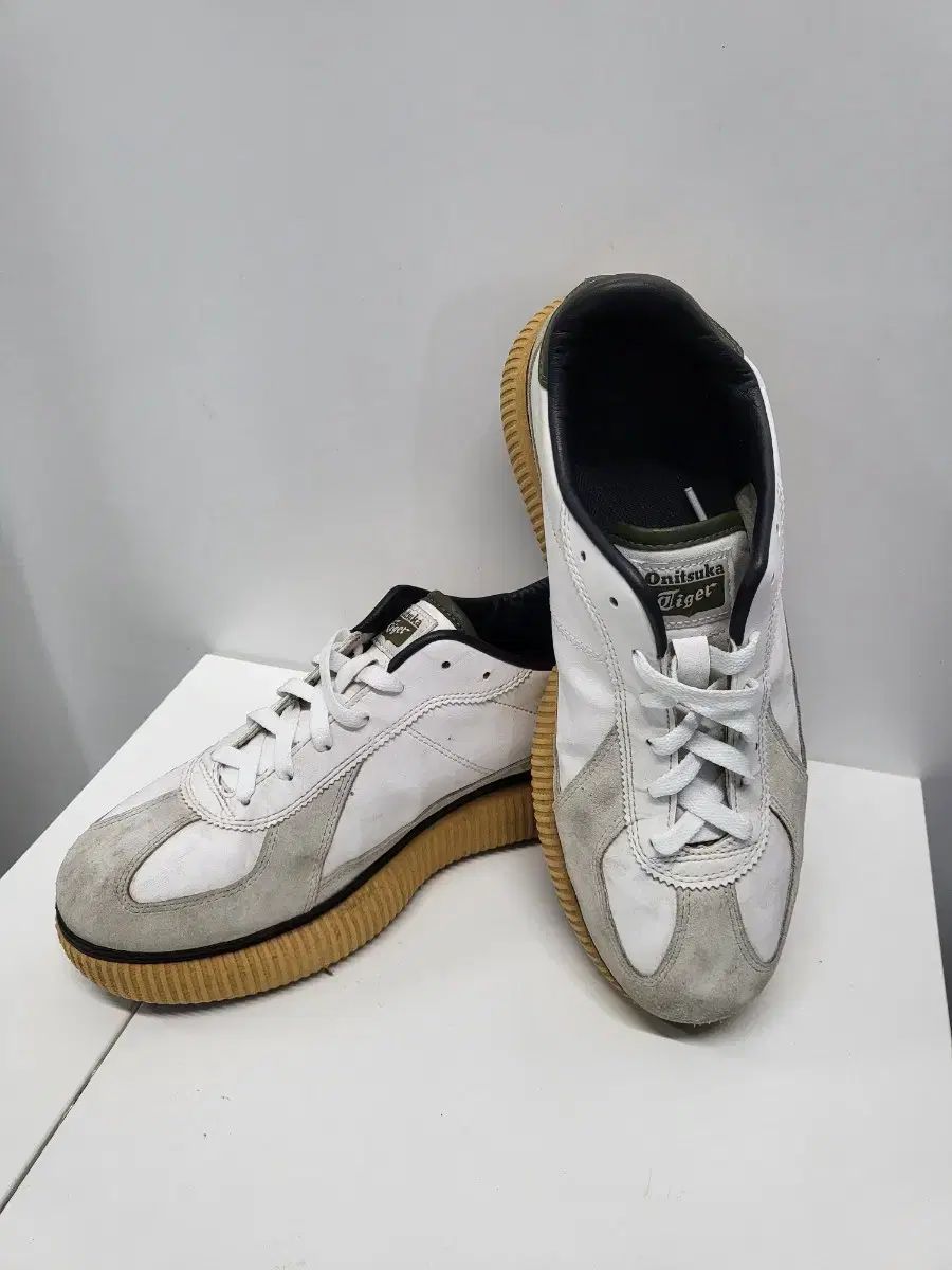 アシックスタイガーデリシティ 送料無料 メルカリshop取引では対象外