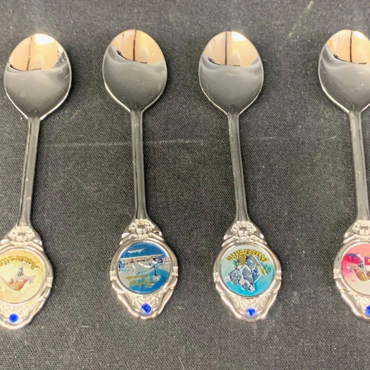 オーストラリアで2万5000円で購入)24ピースのカトラリーセット