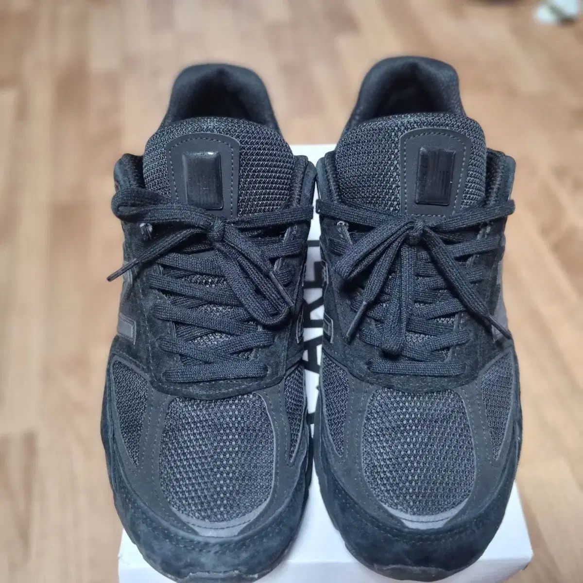 New Balance(ニューバランス) 990v5 トリプルブラック 275 出品