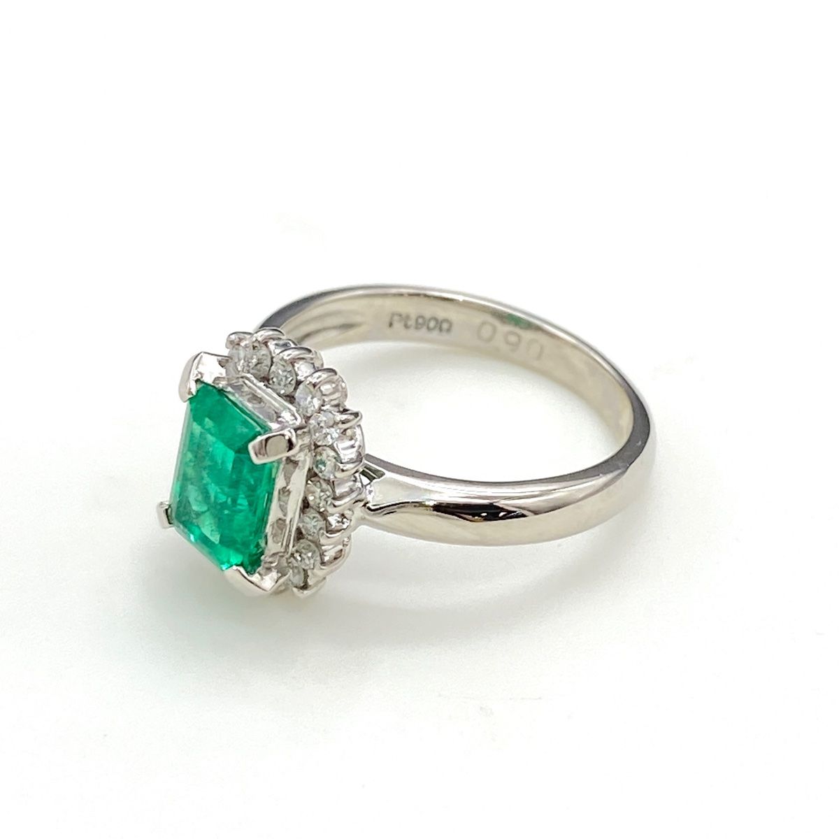 エメラルド デザインリング プラチナ メレダイヤ 指輪 リング 8.5号 Pt900 エメラルド ダイヤモンド レディース