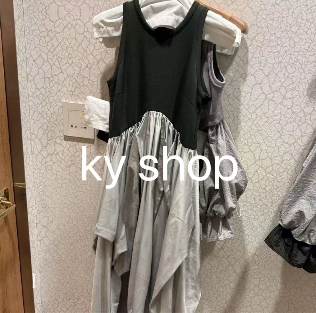 UN3D. CURVE LINE TUCK SLEEVELESS OP - メルカリ