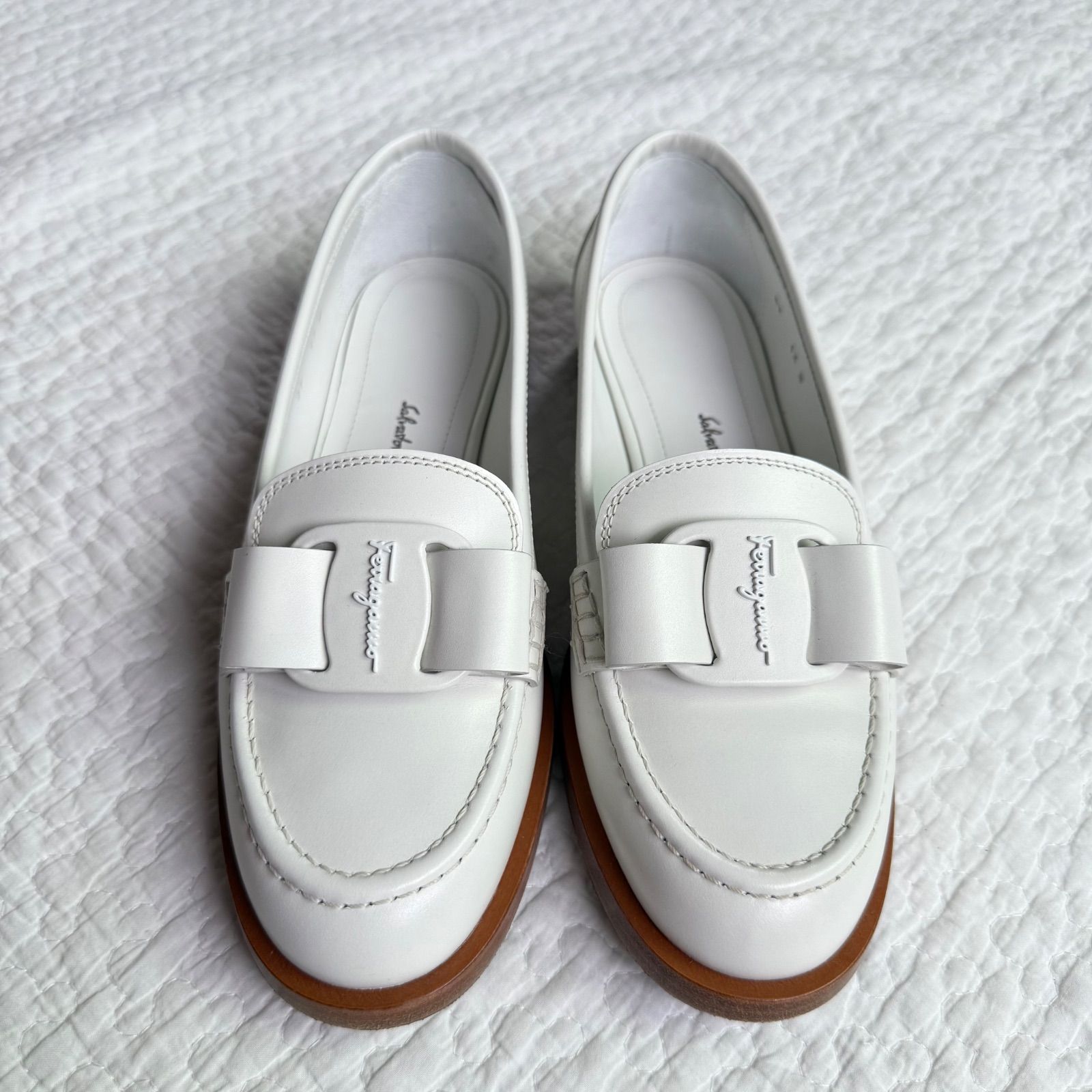 極美品 SalvatoreFerragamo サルヴァトーレフェラガモ VIVA
