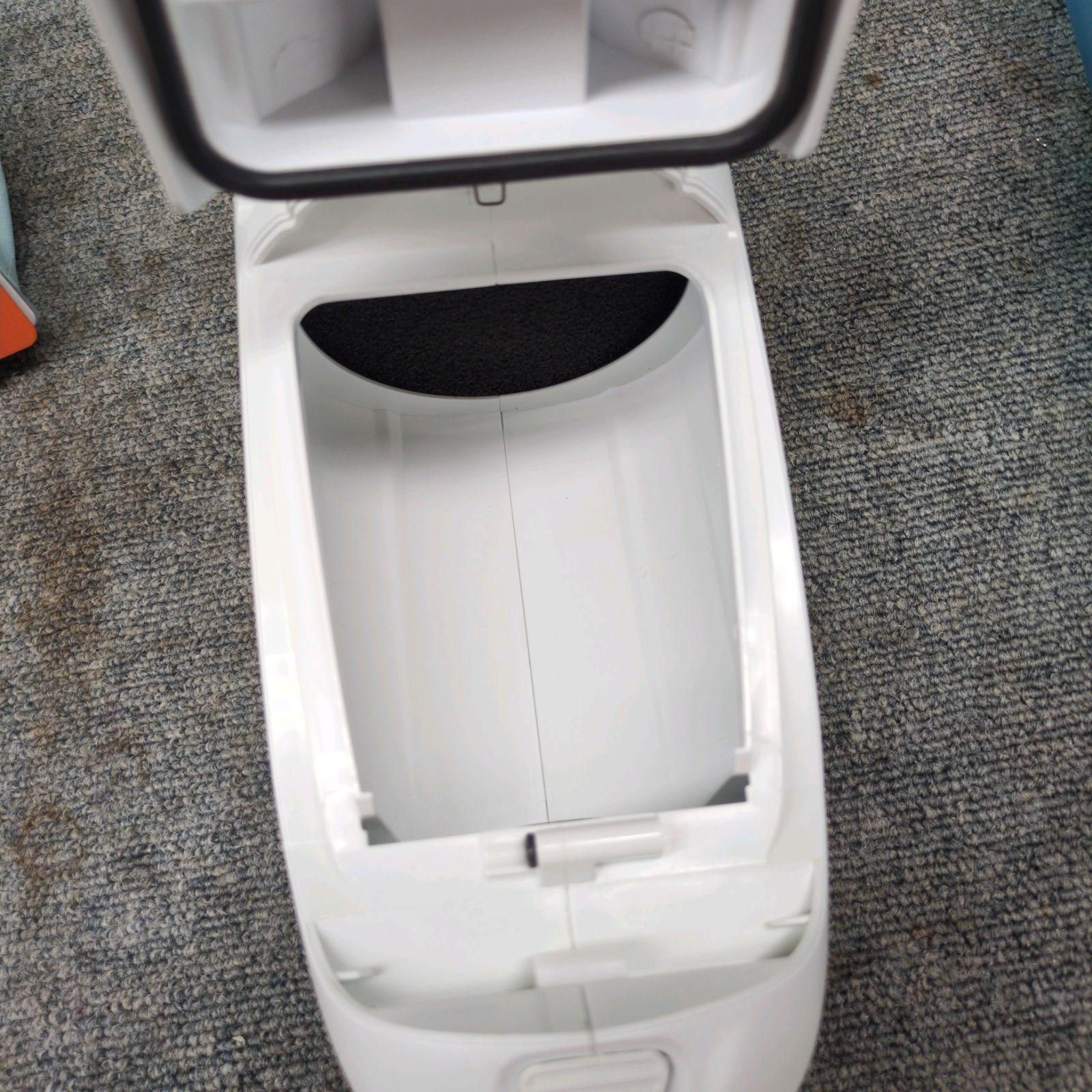 J265 ☆小キズ使用感有り☆充電式スティック掃除機☆Makita☆CL182FD