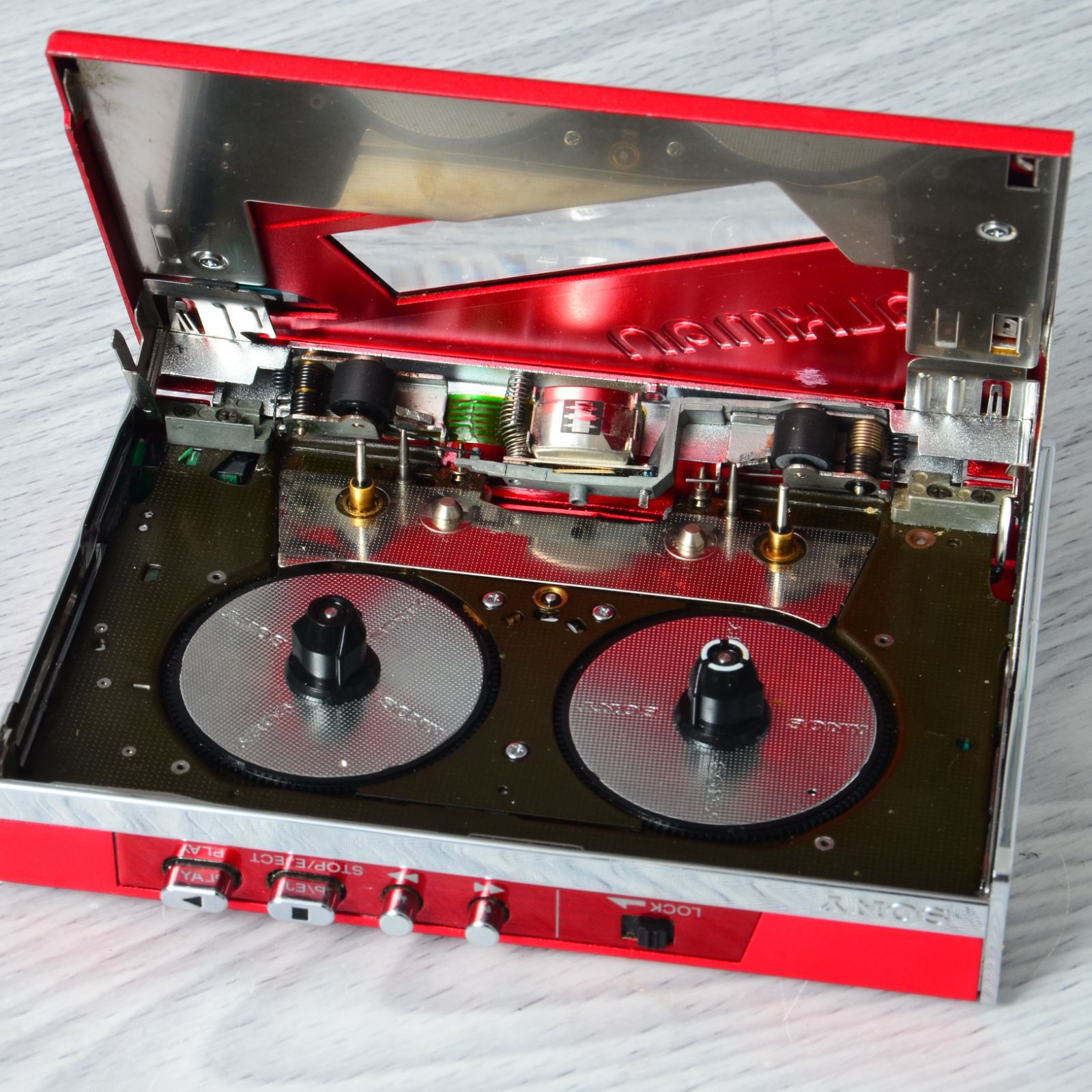 限定セール開催中！ SONY WALKMAN WM-101 カセットウォークマン レッド 整備済 TY381