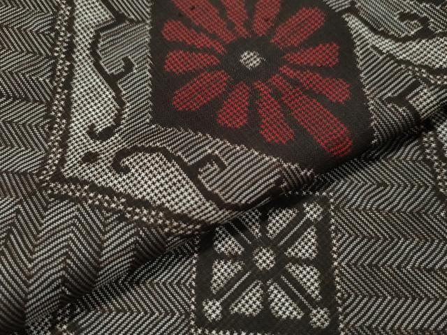 平和屋着物○希少 本場大島紬 龍郷絣 前田紬製造所謹製 証紙付き 正絹