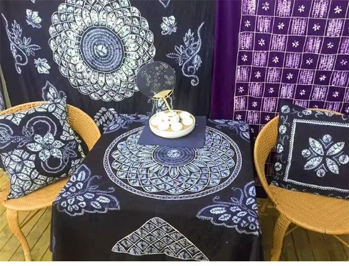 SGYP051 【蝶が花に恋した布】魚の絵 絞り染め 天然藍染 手染め