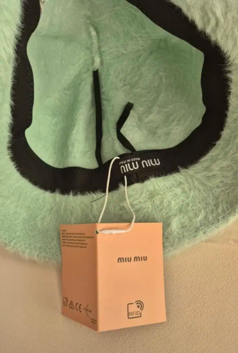 MIU MIU(ミュウミュウ) ファー バケットハット