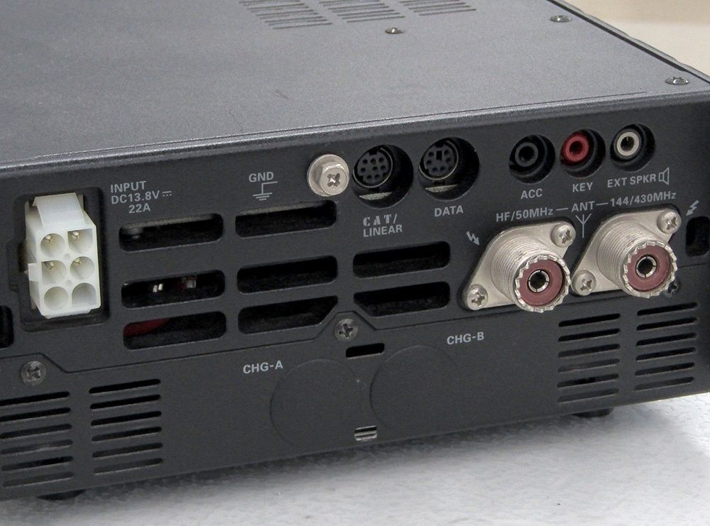 YAESU FT-897 トランシーバー YAESU FT-897 HF/VHF/UHF TRANSCEIVER