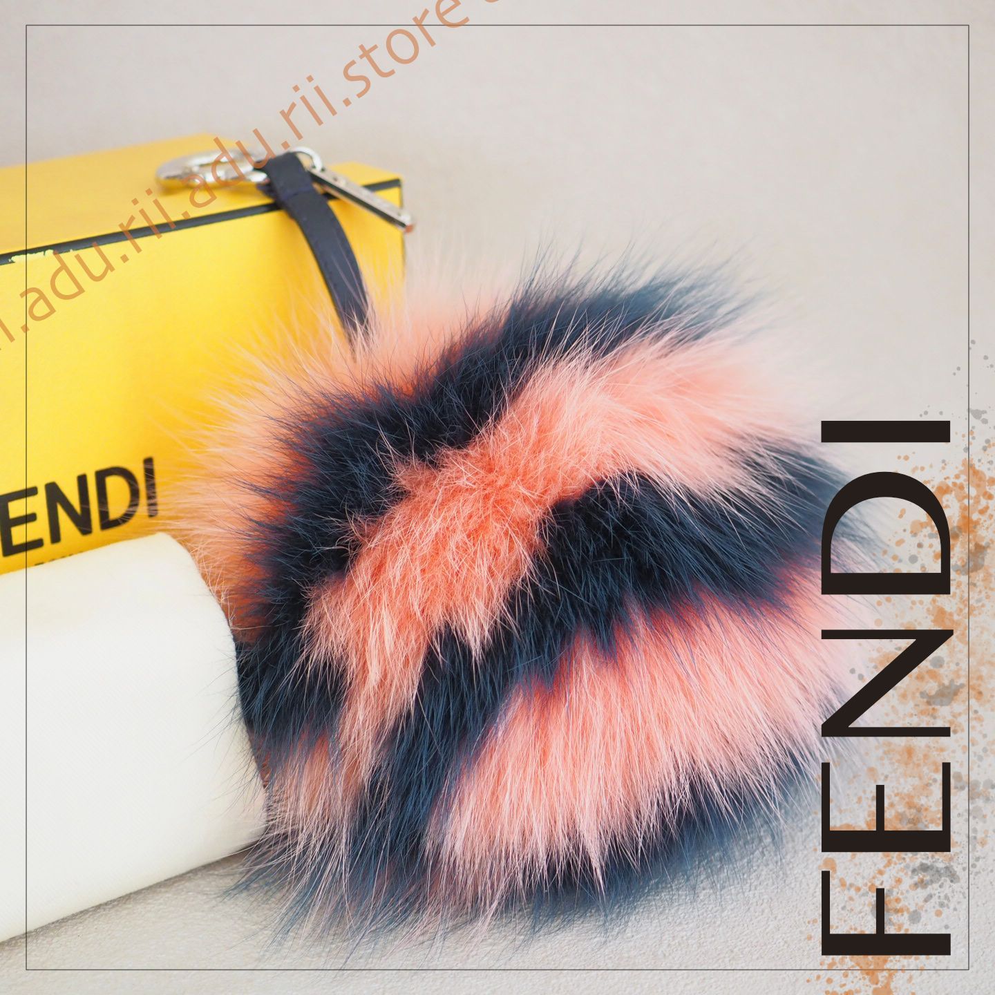 FENDI フェンディ フォックスファー キーホルダー バッグチャーム 