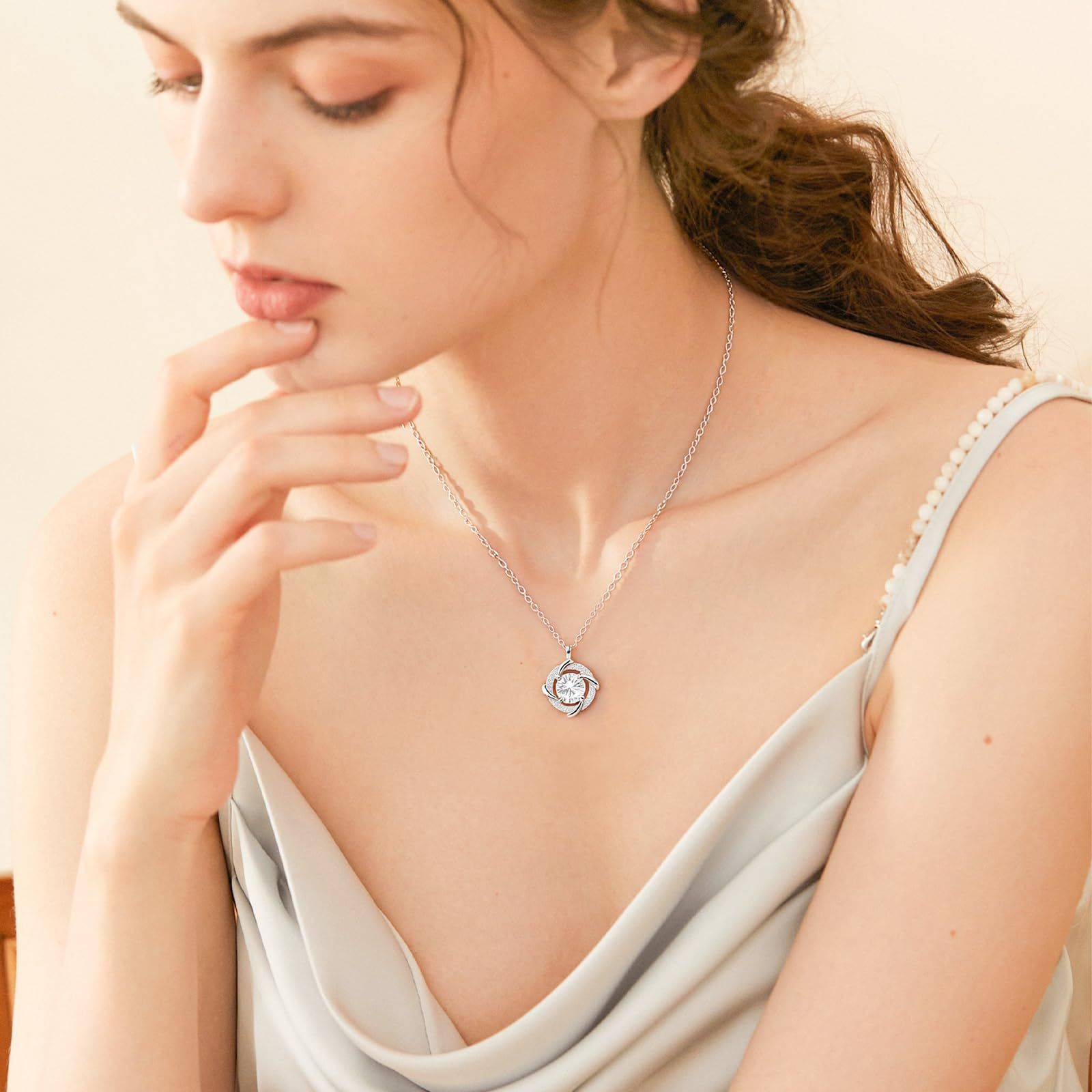 Ningnvshi レディースネックレス ジルコンネックレス 低刺激性 錆びにくい925スターリングシルバーペンダント 母の日や誕生日に最適なギフト